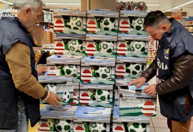 Avellino, “Wolf’s Soccerball”: sequestrate confezioni pasquali con gadget contraffatti della squadra locale
