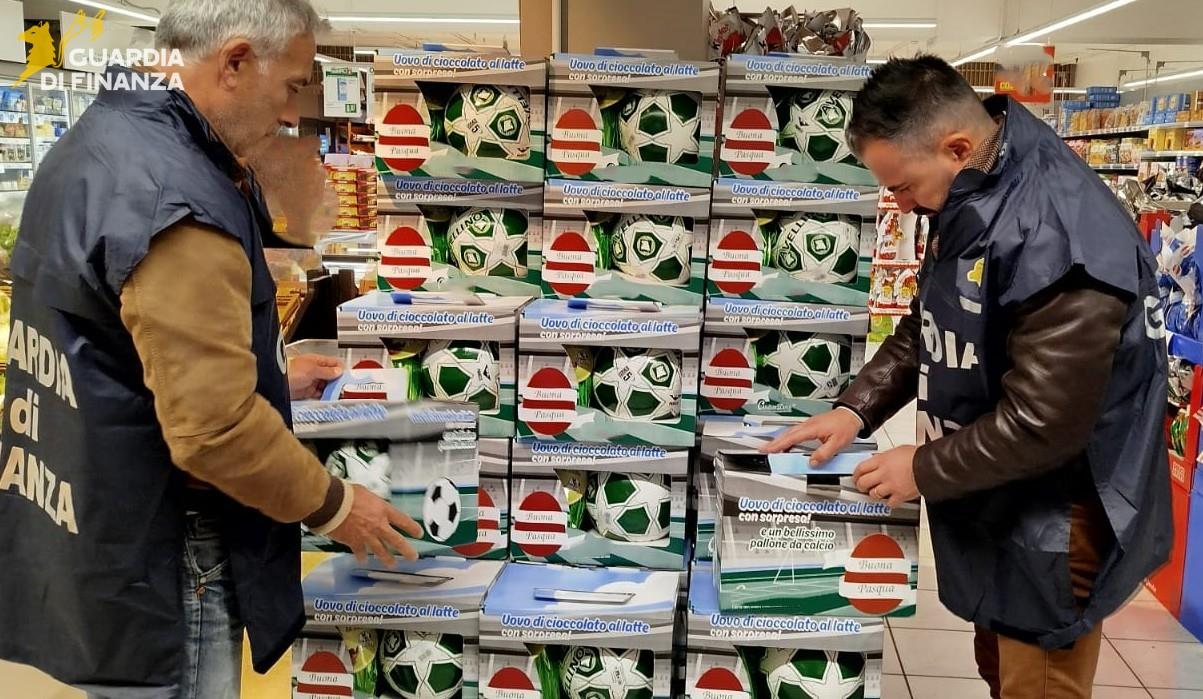 Avellino, “Wolf’s Soccerball”: sequestrate confezioni pasquali con gadget contraffatti della squadra locale