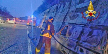 Incendio di un autocarro sull’A16 a Monteforte Irpino, intervengono i Vigili del Fuoco