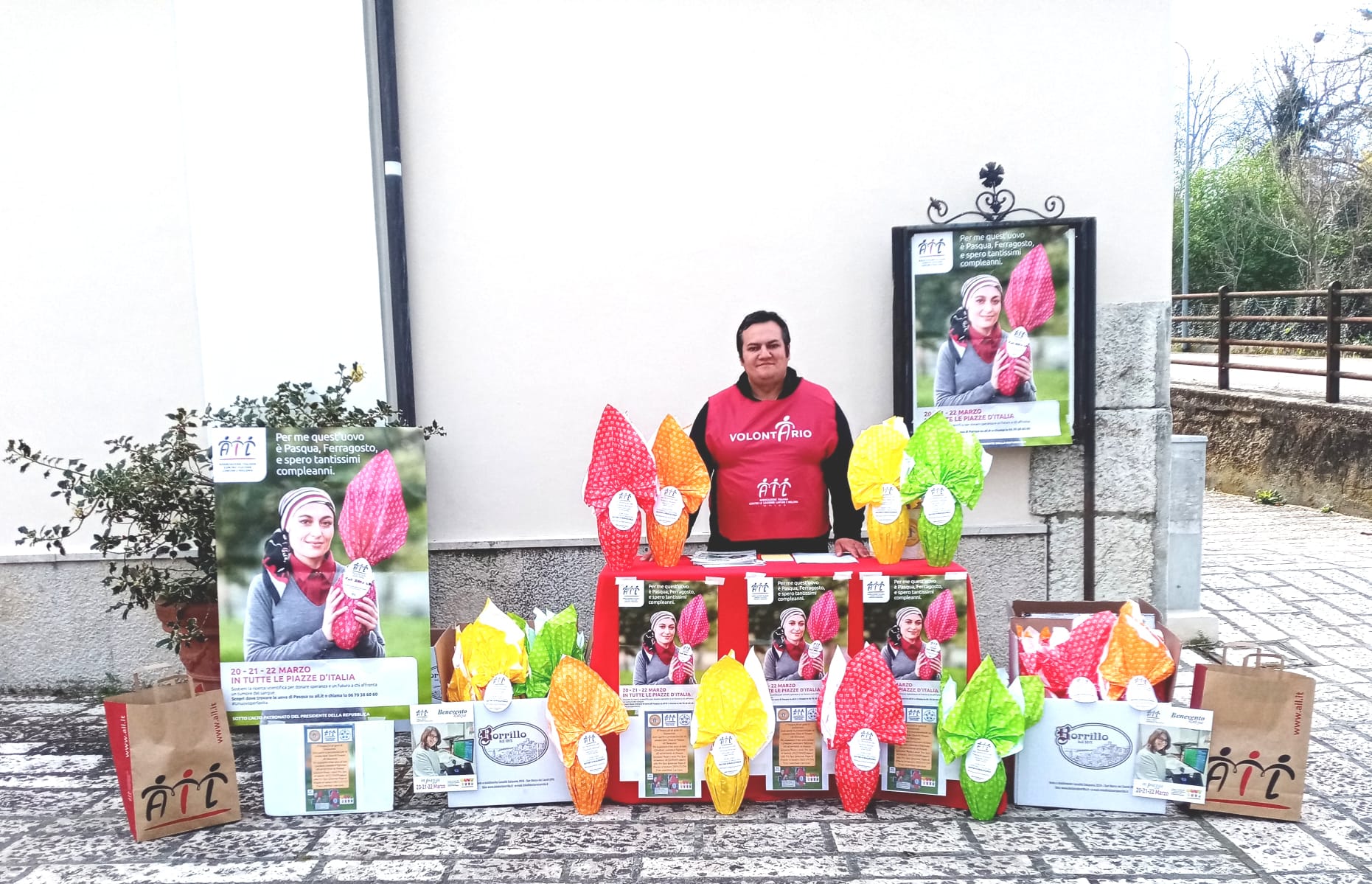 Ad Arpaise in Piazza Chiesa le Uova di Pasqua Ail Benevento, Giovanni Russo e la Pro Loco Generoso Papa, hanno donato anche quest’anno speranza e futuro