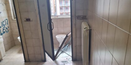 Vento forte a Benevento: danni in una scuola, rotta una finestra nei bagni del “Guacci”