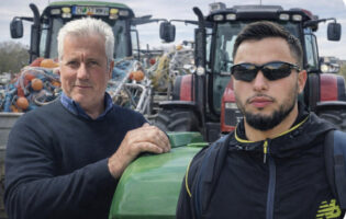 Pasquale e Federico con i trattori insieme ad artigiani, pescatori e agricoltori dalla Campania a Roma