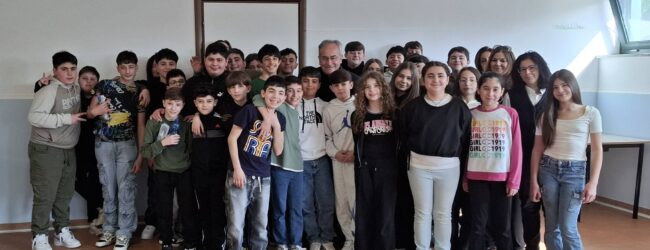 Mensa scolastica, sopralluogo a sorpresa del sindaco: “Servizio efficiente e di livello”
