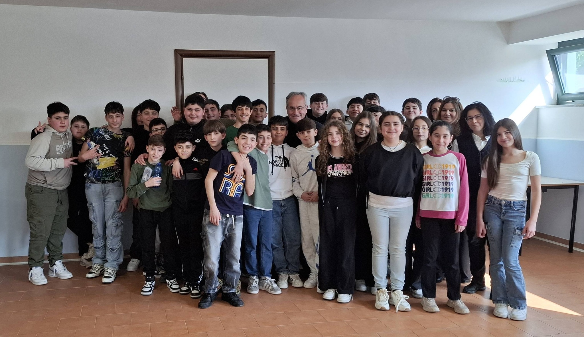 Mensa scolastica, sopralluogo a sorpresa del sindaco: “Servizio efficiente e di livello”