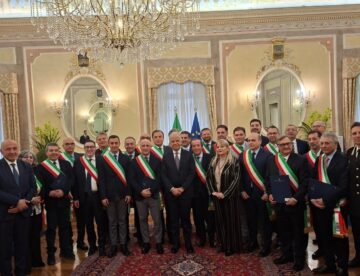 Avellino| Piantedosi firma i “Patti di sicurezza” per la videosorveglianza in 26 Comuni irpini e al centrodestra sulle comunali dice: serve una proposta riconoscibile