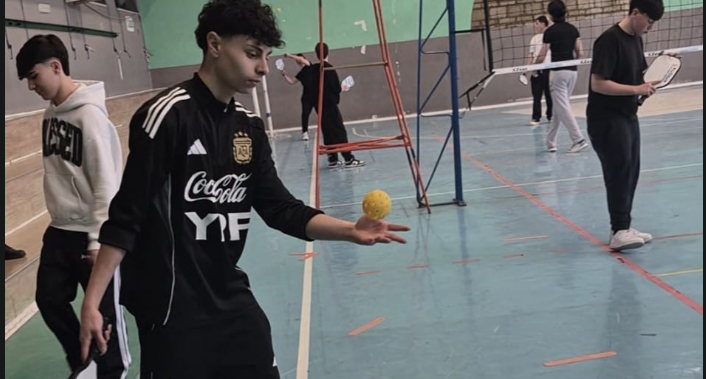 Il “Lombardi” scende in campo: al via il progetto “Racchette in classe” tra sport, inclusione e futuro professionale