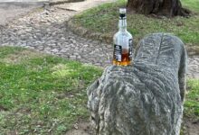 Rocca dei Rettori vandalizzata: rifiuti e degrado tra i reperti archeologici