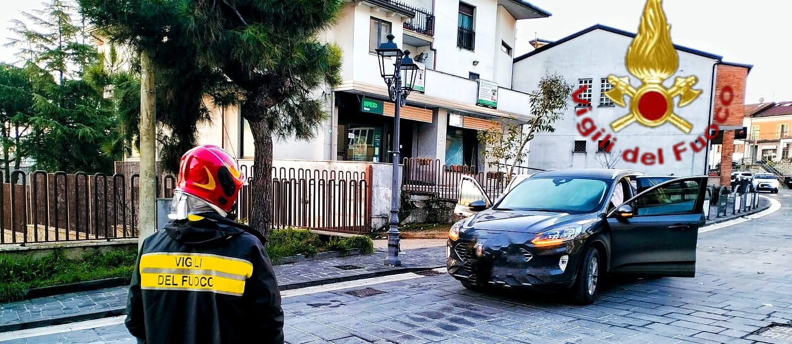 Vigili del Fuoco di Avellino: intervento a Vallata per esplosione presso sportello bancomat.