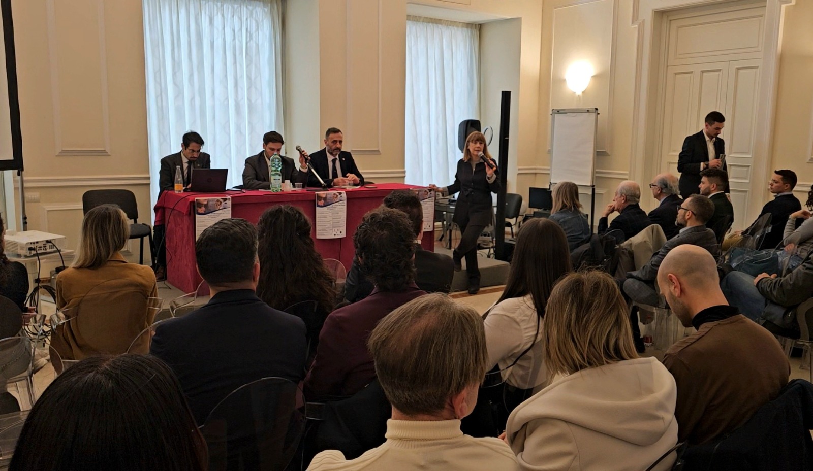 Ordine Fisioterapisti di Napoli e Animass celebrano sindrome Sjögren: inaugurata panchina azzurra