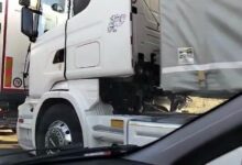 Incidente sulla statale 372: tre camion coinvolti