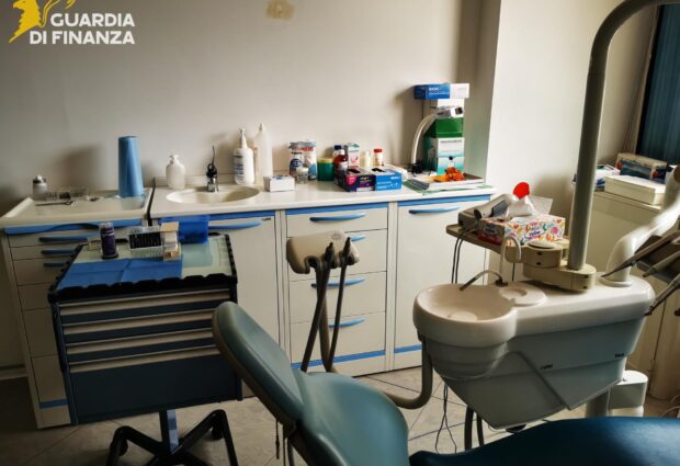 Finanza Avellino: scoperto studio odontoiatrico abusivo, denunciati due soggetti