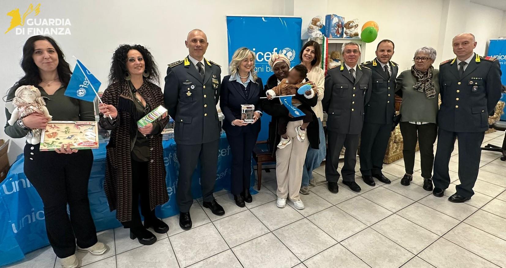 Guardia di Finanza di Avellino dona giocattoli all’Unicef Campania