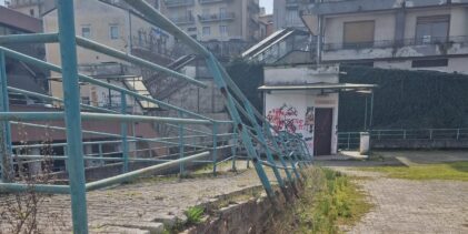 Benevento, il mega parcheggio comunale tra degrado e abbandono|FOTO