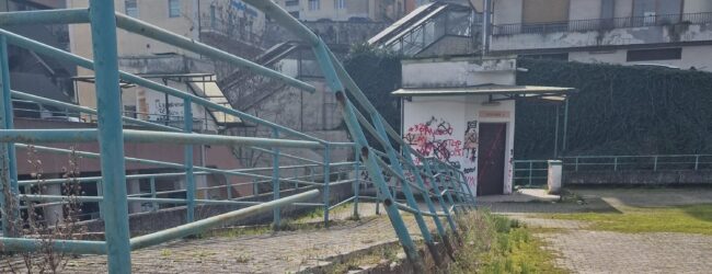 Benevento, il mega parcheggio comunale tra degrado e abbandono|FOTO