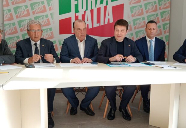 Forza Italia gonfia il petto. Rubano: “noi straordinari. Unità? solo coi programmi”