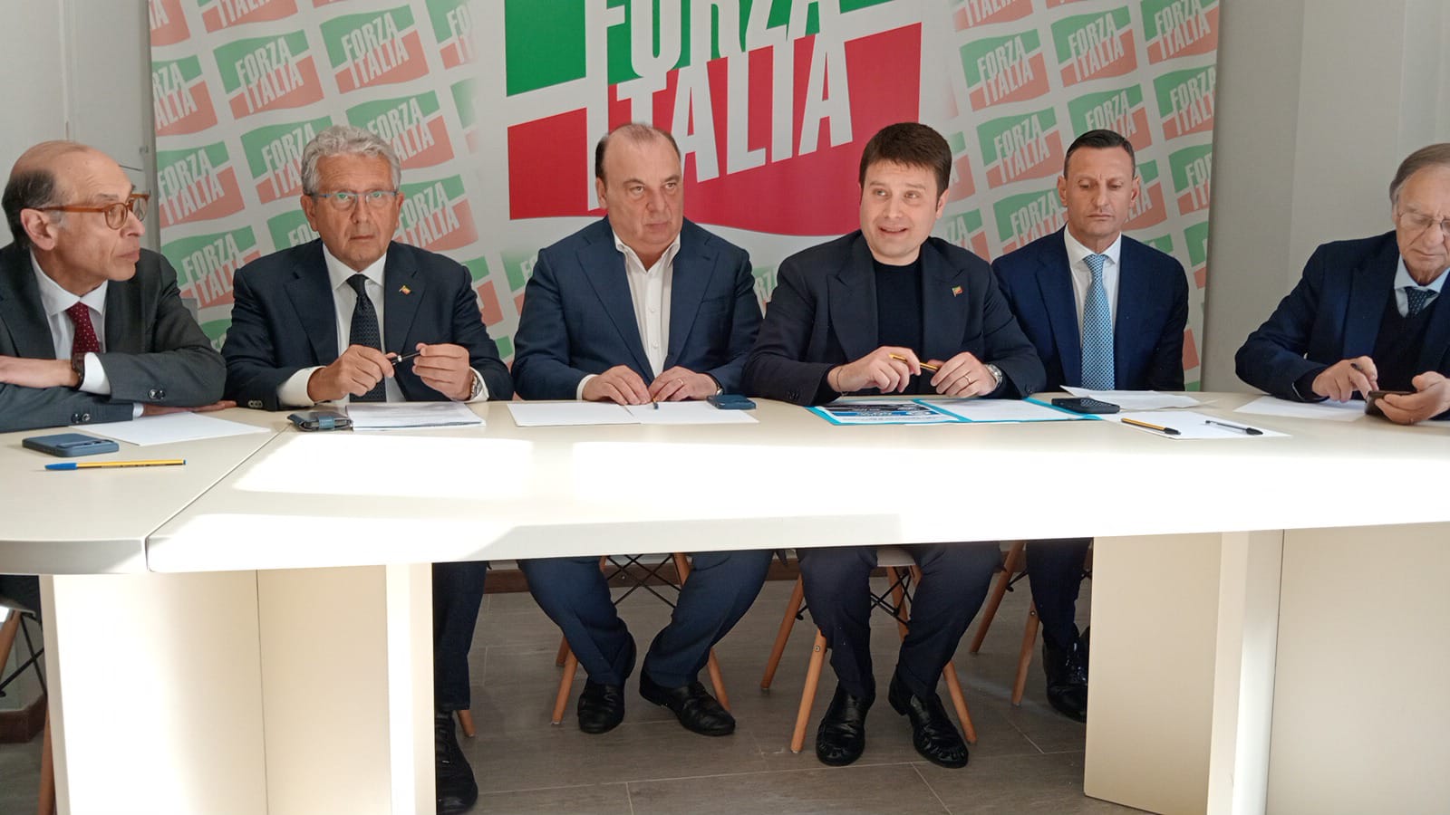 Forza Italia gonfia il petto. Rubano: “noi straordinari. Unità? solo coi programmi”