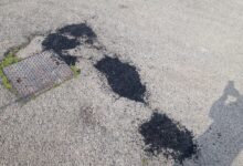 Benevento, a via Francesco Galanti residenti riparano da soli le buche…