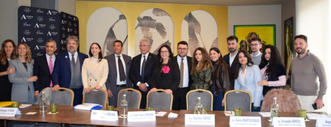 Grande partecipazione e confronto di alto profilo all’incontro “Le ragioni del Sì”