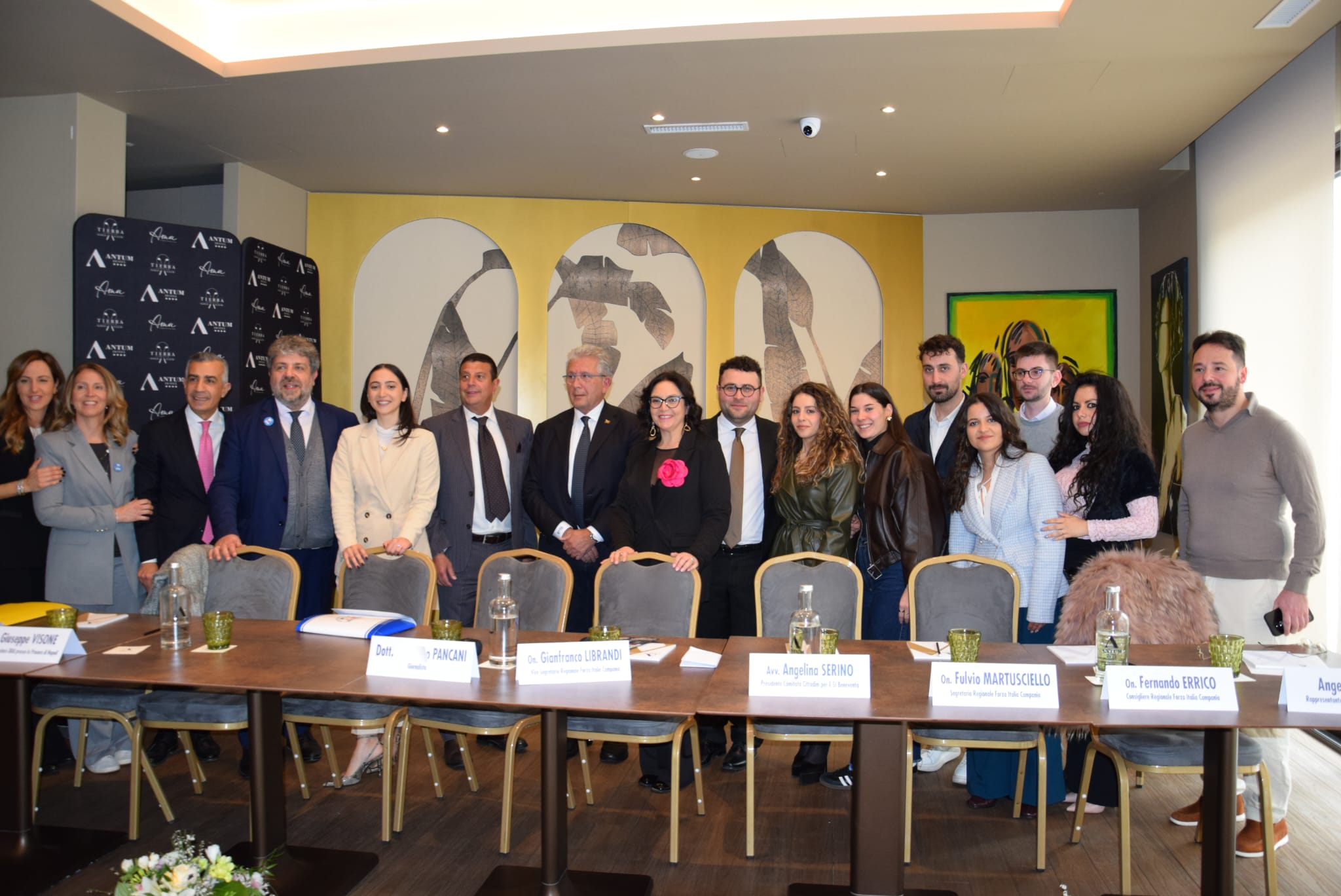 Grande partecipazione e confronto di alto profilo all’incontro “Le ragioni del Sì”