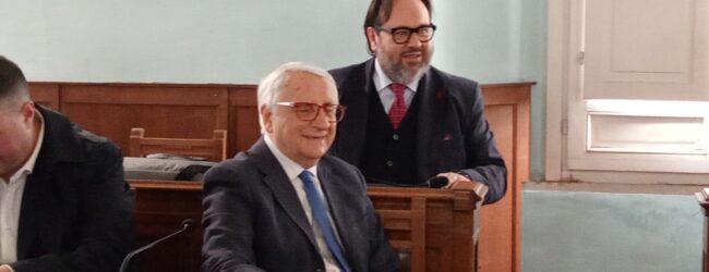 Valentino coi mastelliani, caos politico nel PD decarista