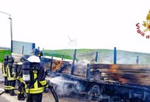 Autoarticolato in fiamme sull’autostrada: intervento dei Vigili del Fuoco a Lacedonia