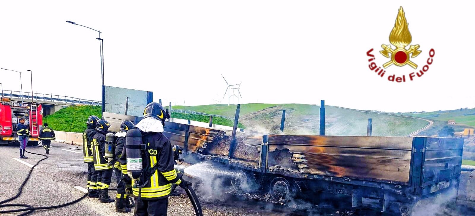 Autoarticolato in fiamme sull’autostrada: intervento dei Vigili del Fuoco a Lacedonia