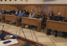 Consiglio comunale tra scranni tagliati (male) e nuovo regolamento del verde