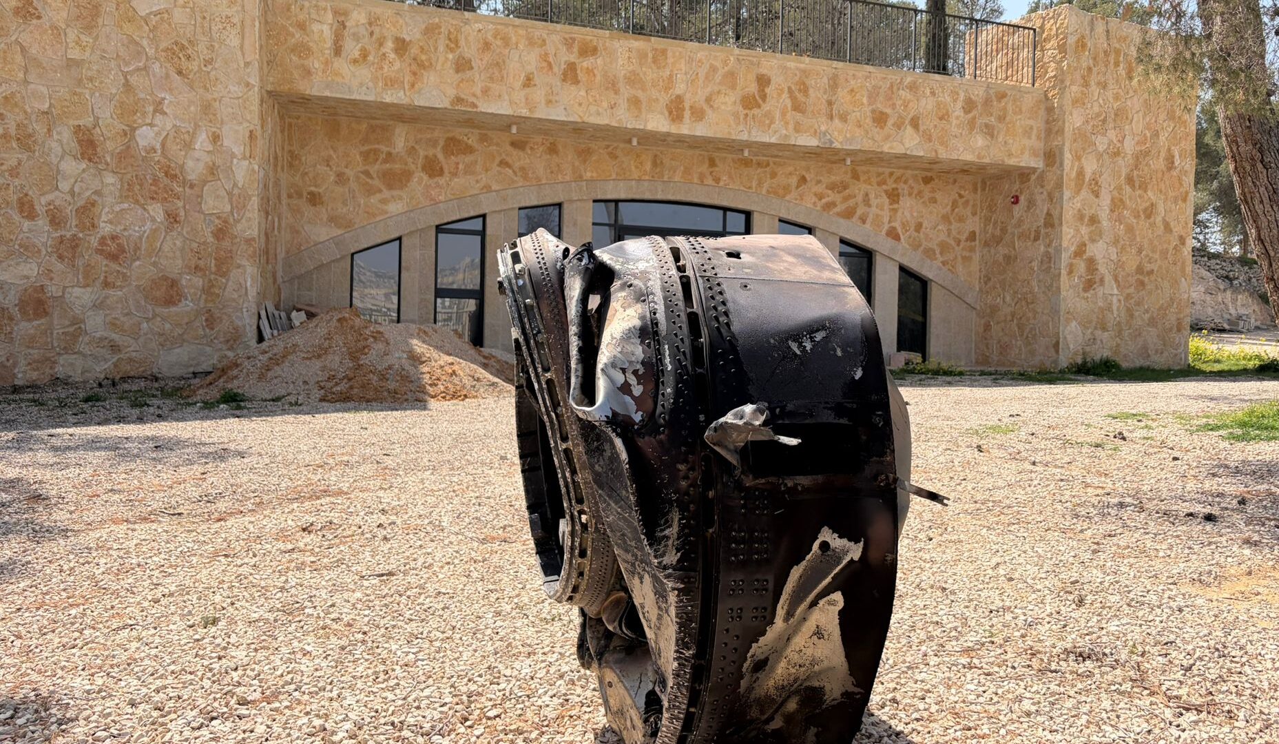 Gerusalemme isolata dalla guerra, Padre Ibrahim Faltas: “Frammenti di missile su una scuola, qui non ci sono rifugi”