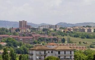 Odori molesti a Capodimonte e Ponte Valentino: “Ci sta uccidendo, siamo disperati”
