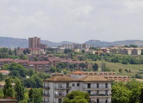 Odori molesti a Capodimonte e Ponte Valentino: “Ci sta uccidendo, siamo disperati”