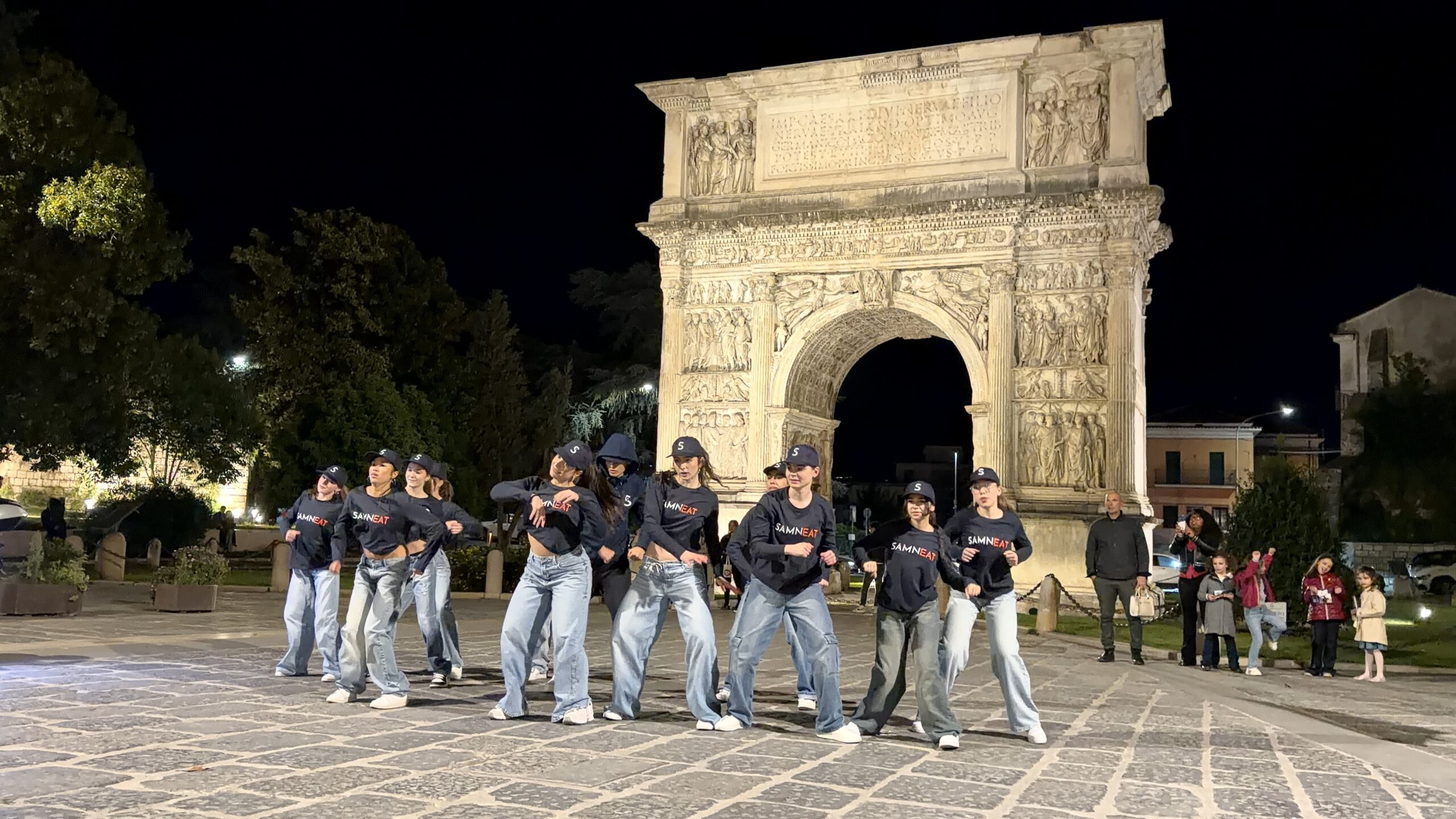 SamnEat invade Benevento: il flashmob che ha incantato il centro storico