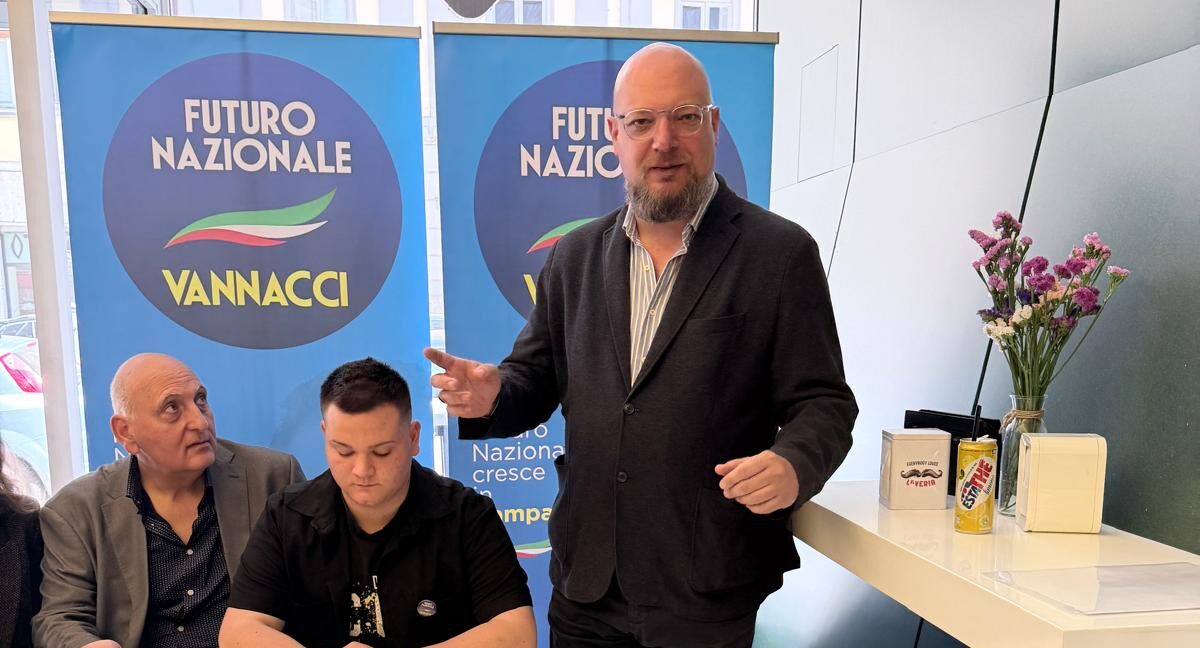 Atripalda, gazebo per la raccolta firme sul pacchetto sicurezza