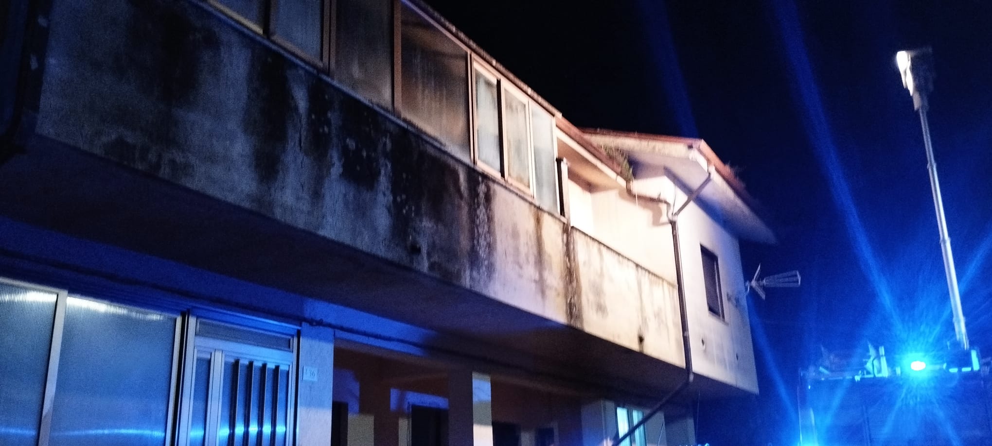 San Nicola Manfredi, paura in via Pontarielli: incendio in un alloggio popolare, nessun ferito