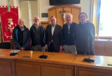 Pellegrini lungo la Francigena Sud, incontro al Comune con il sindaco Mastella 