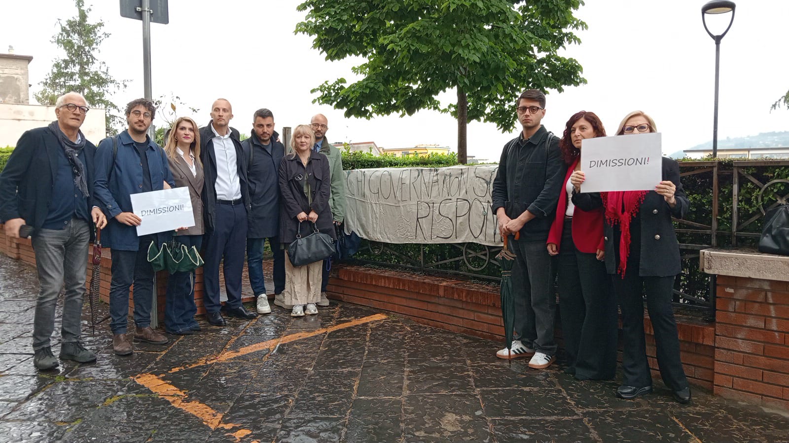 La protesta alza il tiro: dimissioni a Mastella da opposizione, PD e AVS