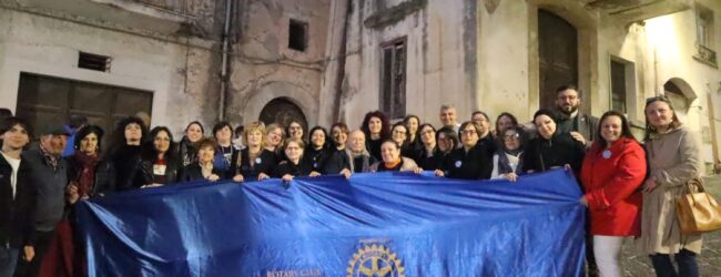 Arte, memoria e identità: il Rotary Club Valle Telesina inaugura la “Panchina della Cultura” a Frasso Telesino
