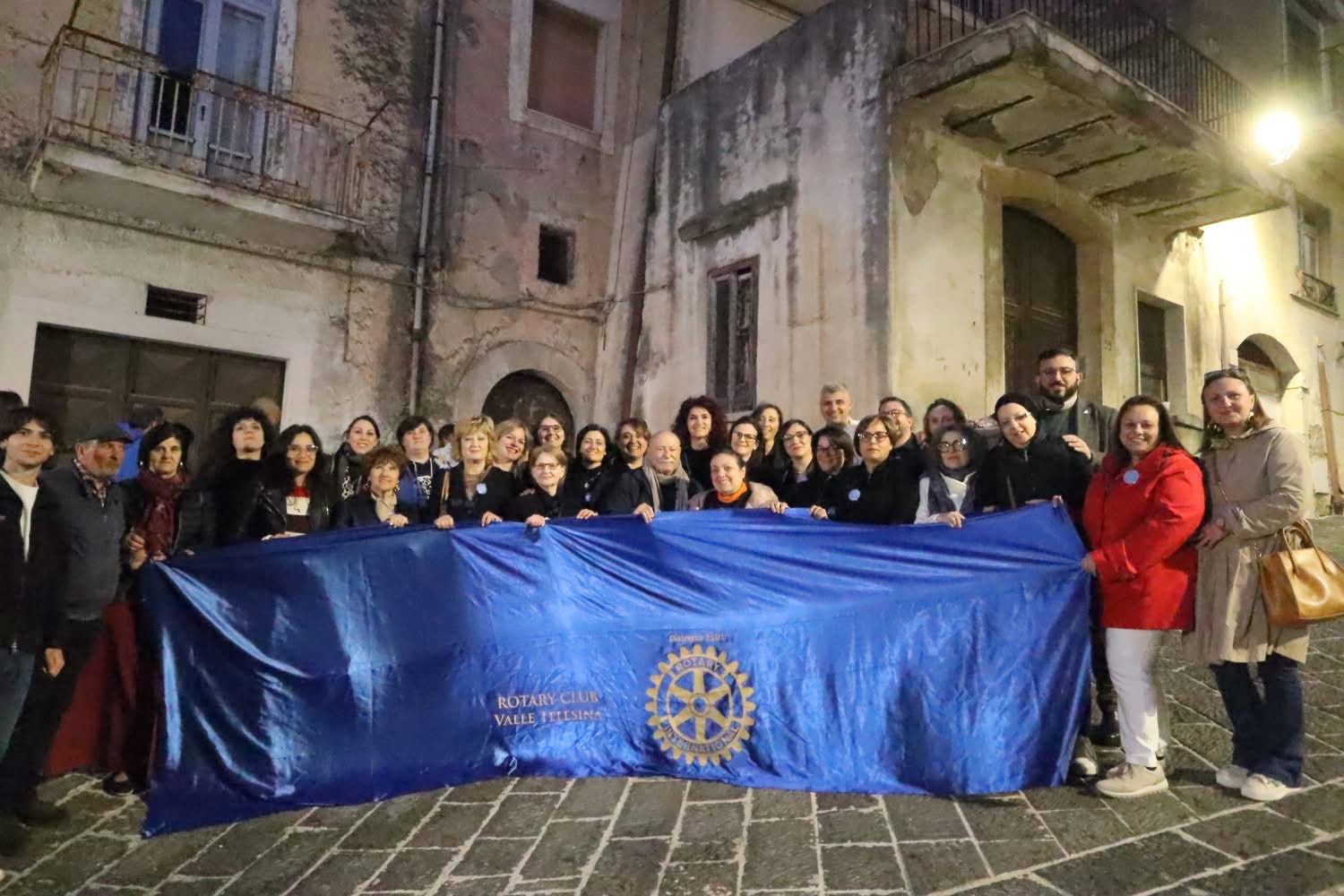 Arte, memoria e identità: il Rotary Club Valle Telesina inaugura la “Panchina della Cultura” a Frasso Telesino