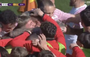 Nell’uovo della Strega c’è la Serie B! Il Benevento vince il derby di Salerno con la firma di Salvemini e può finalmente festeggiare