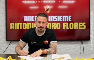 Benevento, si riparte da Floro Flores: ufficiale il rinnovo
