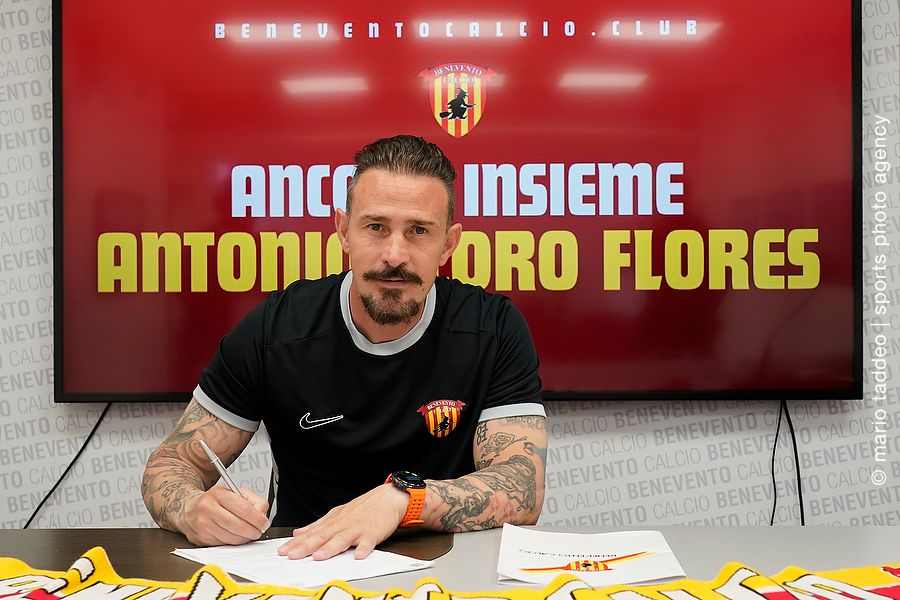 Benevento, si riparte da Floro Flores: ufficiale il rinnovo