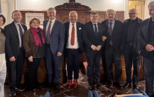 Benevento, alla Rocca dei Rettori confronto su pace, lavoro e democrazia: solidarietà a Papa Leone XIV