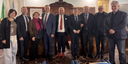 Benevento, alla Rocca dei Rettori confronto su pace, lavoro e democrazia: solidarietà a Papa Leone XIV