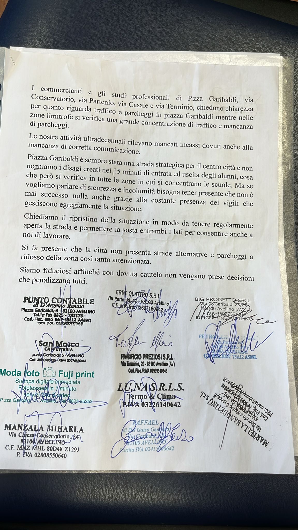 Raccolta firme negozi e studi 1