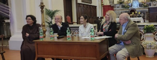 San Lorenzello, Claudia Koll presenta il suo libro in Chiesa: fede, arte e conversione