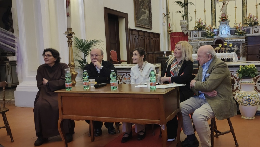 San Lorenzello, Claudia Koll presenta il suo libro in Chiesa: fede, arte e conversione