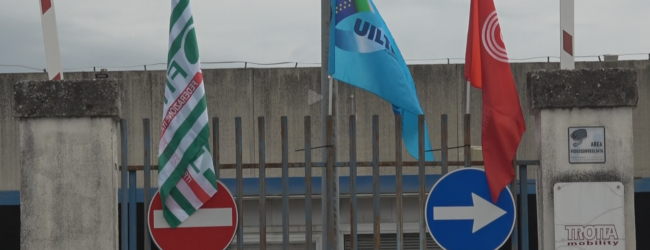 Sospensione lavoratori Trotta, durissimo “j’accuse” dei sindacati