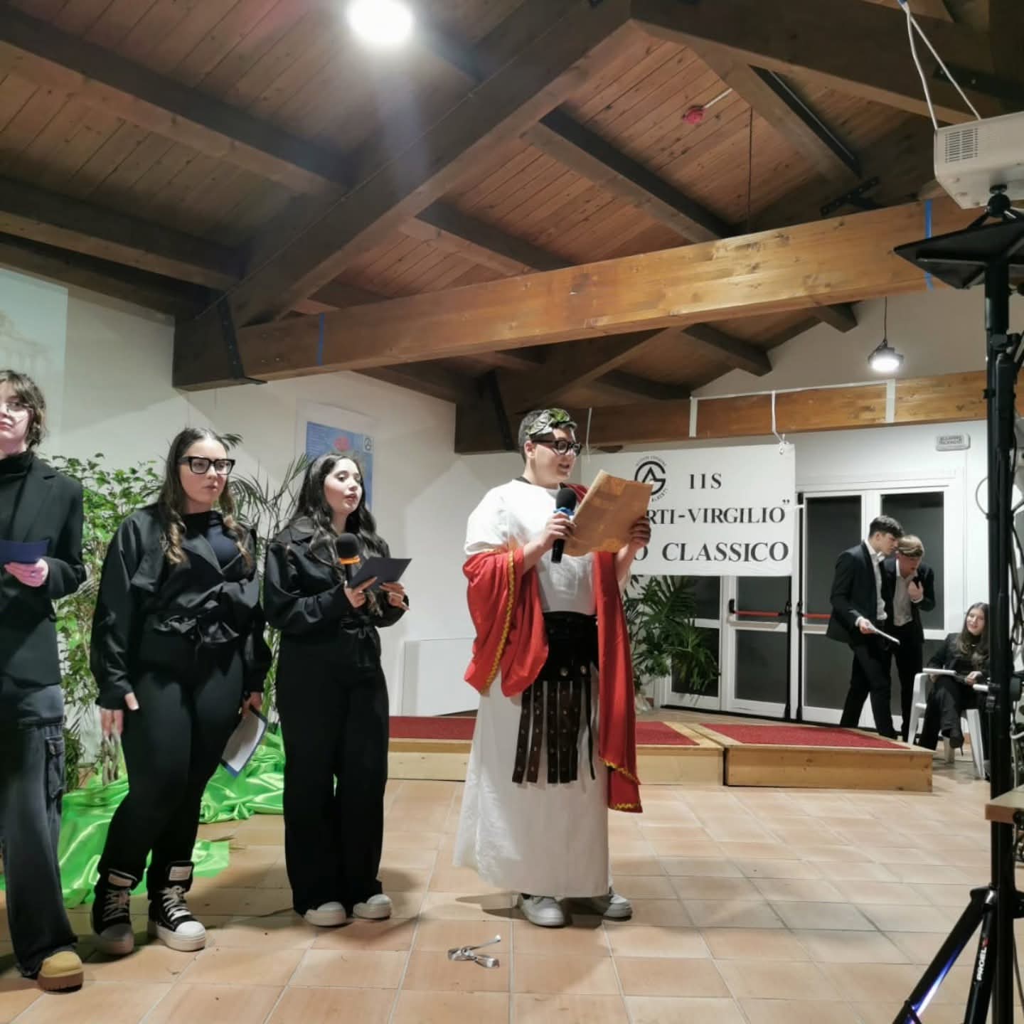 “Cerco l’uomo”: il Liceo Classico “Alberti-Virgilio” accende la lanterna di Diogene per la XII Notte Nazionale