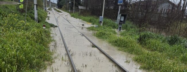 Maltempo, ripristinata la linea Foggia-Caserta: ancora sospesa l’Adriatica