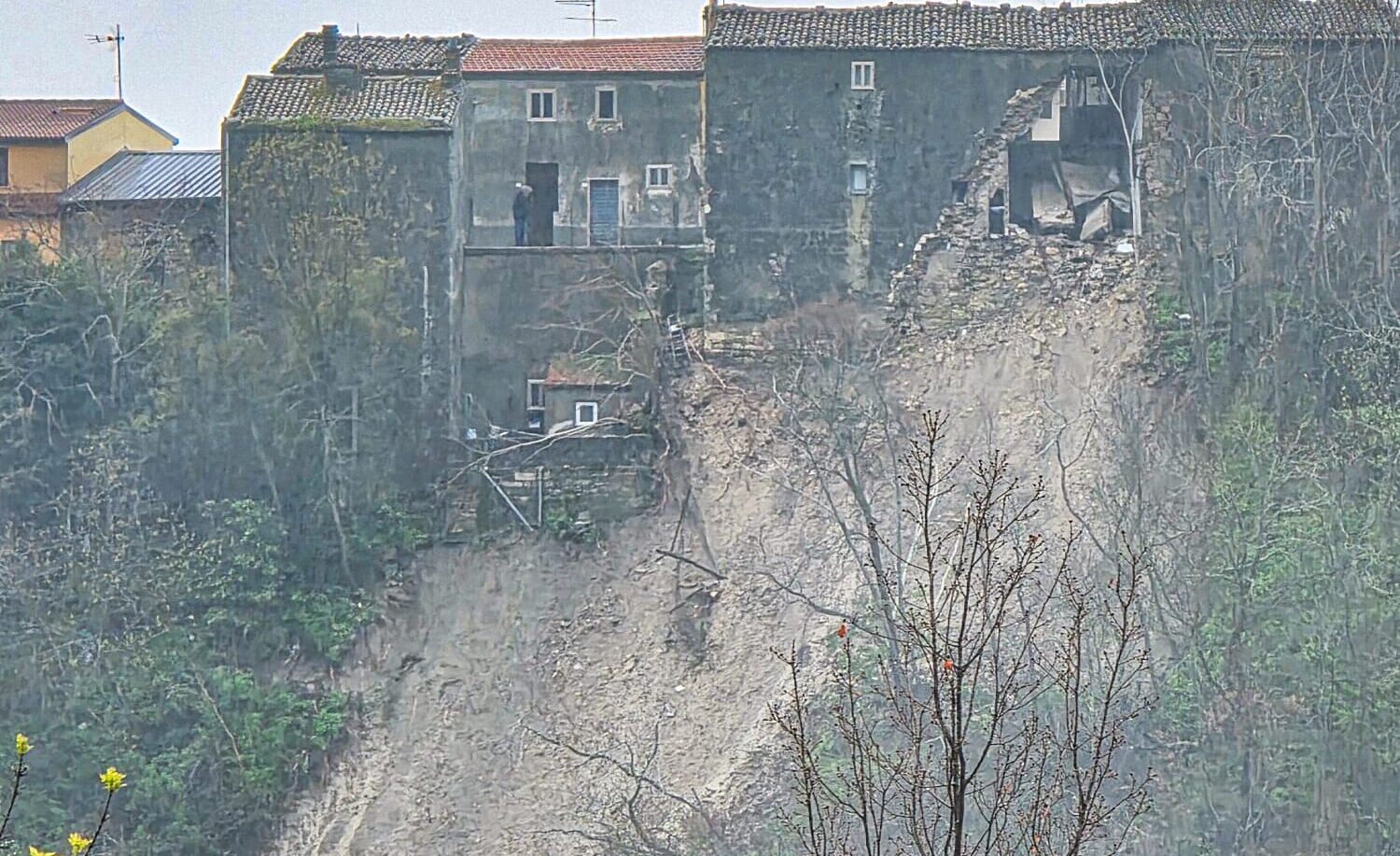 Castelvetere in Valfortore, frana distrugge parte di un’abitazione: interventi urgenti per la messa in sicurezza
