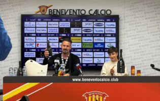 Benevento, Floro Flores: “Promozione che resta tatuata sulla pelle. Vigorito un visionario ed un folle. Ringrazio Auteri, onorato di essere qui”